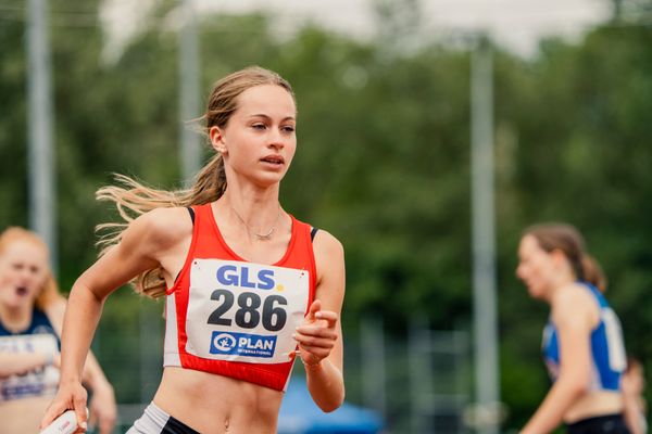 Sophia Seiter (LG Region Karlsruhe) am 29.05.2022 waehrend der Deutschen Meisterschaften Langstaffel im Otto-Schott-Sportzentrum in Mainz